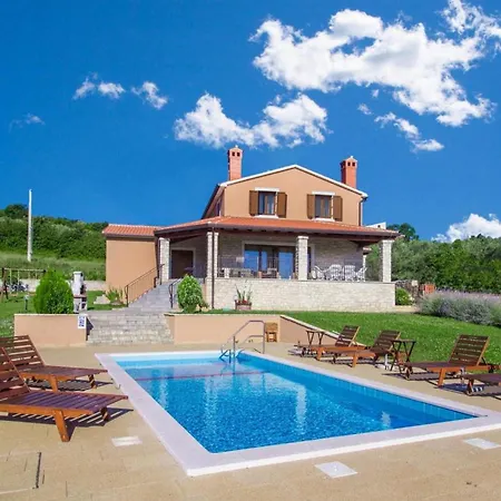 Fiore Spinovci Holiday home *